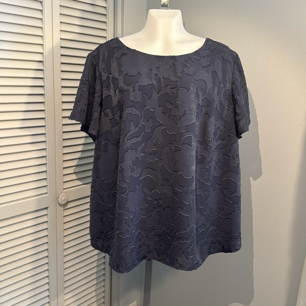 LOFT Plus Floral Jacquard Flare Sleeve Top
